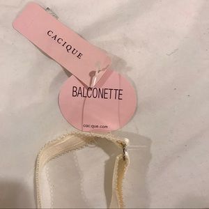 Cacique Intimates & Sleepwear - Cacique 40DDD balconette bra in cream Cacique Intimates & Sleepwear - Cacique 40DDD balconette bra in cream